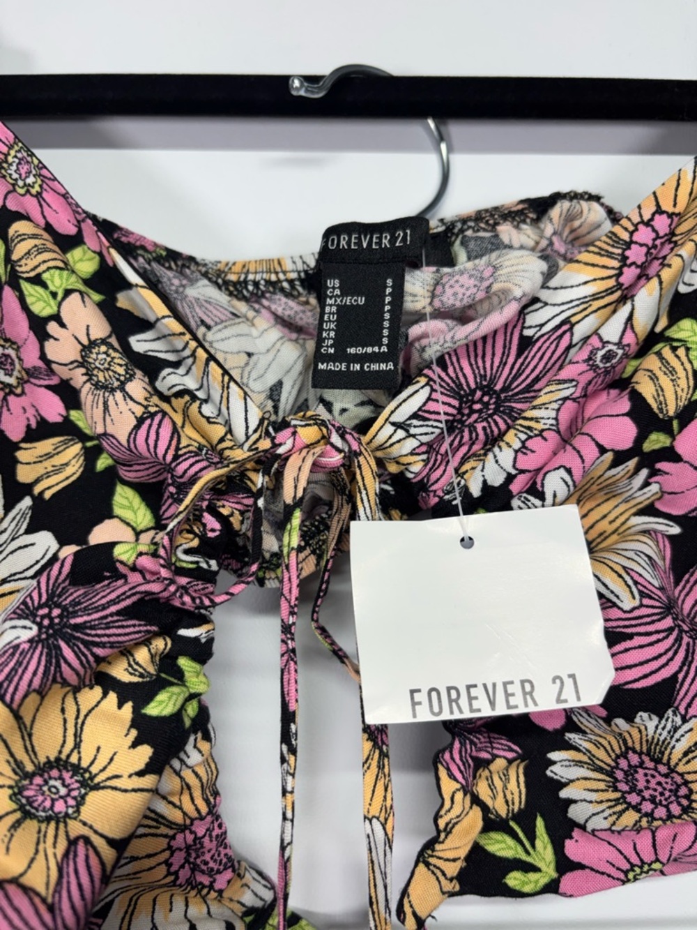 ✨Forever 21 Black Floral Cutout Mini Dress Strappy Halter Neck Line Size S - Picture 9 of 13